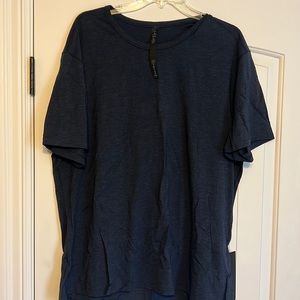 TAGS ON mens lulu lemon 5 year tee